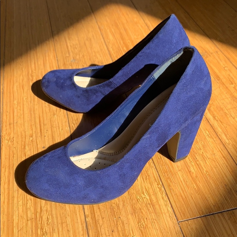 BAMBOO Blue Suede Round-Toe Pumps
